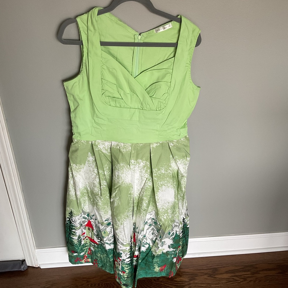 Green Midi Sundress with Halter Neckline for Cocktail Occasions